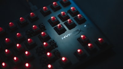 黑色HyperX游戏键盘